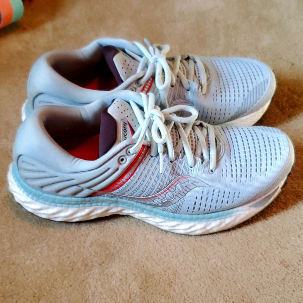 Women's Saucony Triumph 17